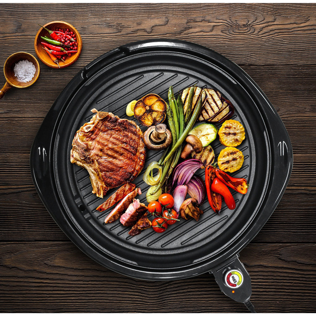 Various foods of meat and vegetable grilled on the grill surface.